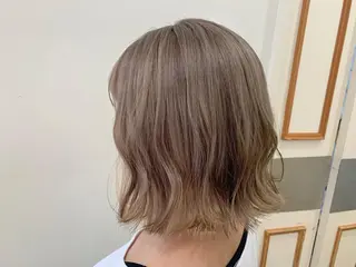 ショート カラー ぱつっとボブ/ 小野あかねのヘアスタイル
