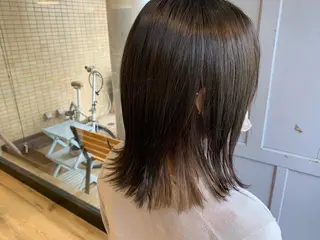 セミロング カラー ツキダテ ユイのヘアスタイル