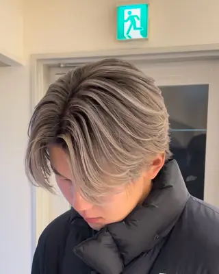 ミディアム カラー パーマ ヘアアレンジ メンズ メンズバレイヤージュ 🌫ハイライトのヘアスタイル
