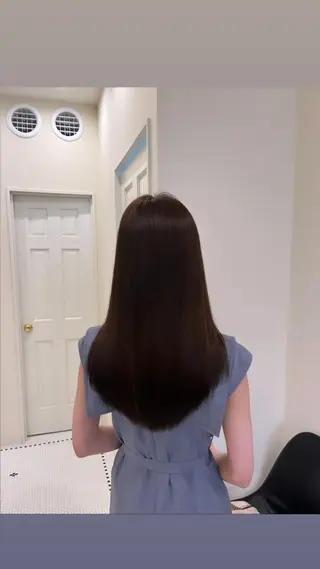 ロング りく レイヤーカット ケアブリーチのヘアスタイル