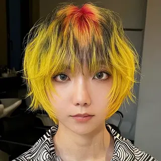ショート ウルフ/レイヤー/ ブリーチカラーのヘアスタイル