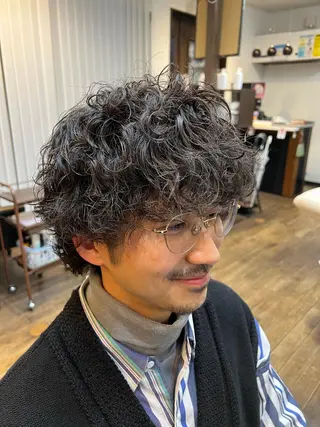 ショート パーマ メンズ 二本木 秀成のヘアスタイル