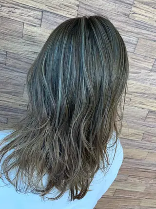 セミロング カラー 有坂 里恵のヘアスタイル