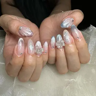 ネイル 里見 麗のネイルデザイン