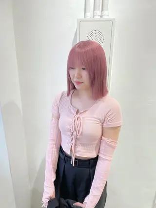 ショート カラー Muミュー/ブリーチ ハイトーン　Wカラーのヘアスタイル