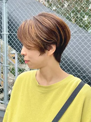 ショート カラー 岡田 恭明のヘアスタイル