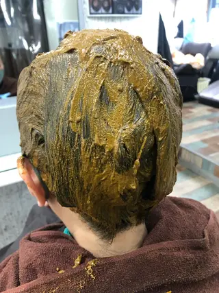 カラー フィールドパパ所属・リラクゼーション ヘナサロンのヘアスタイル