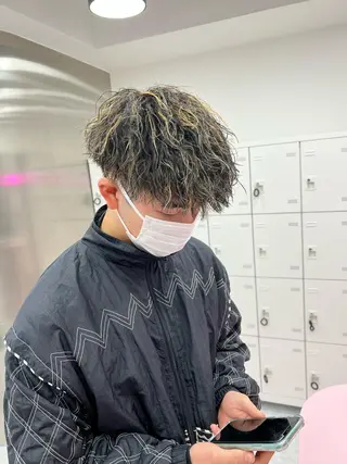 ショート カラー パーマ メンズ メンズパーマ特化 TAIGAのヘアスタイル