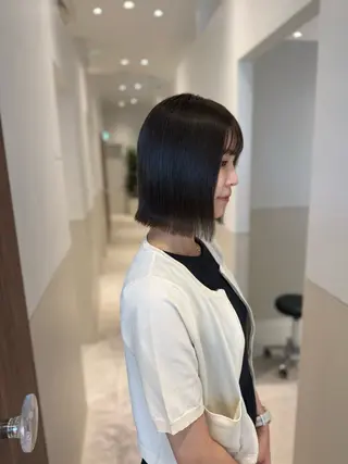 ショート 岡田 美咲のヘアスタイル