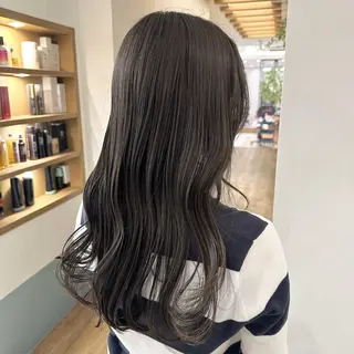 ロング カラー 安丸 結夏のヘアスタイル