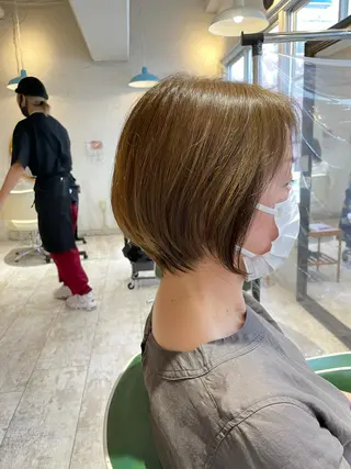 ショート esse大阪茶屋町店所属・レイヤーカット 新井田陽寿のヘアスタイル
