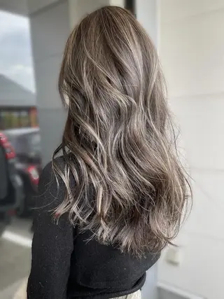 カラー 武井 哉子のヘアスタイル