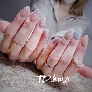 ミディアム めぐみのネイルサロン スタッフ練習のネイルデザイン