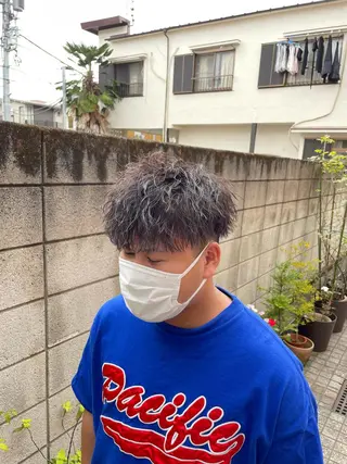ショート カラー パーマ ヘアアレンジ メンズ アイブロウ スパイキー/フェザー /波巻き/かいとのヘアスタイル