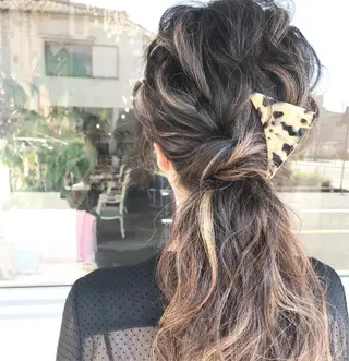 ロング カラー ヘアアレンジ Mariana/ 鶴原-ハイライトのヘアスタイル