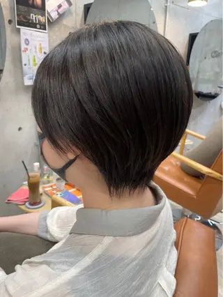 ショート カラー 東 史夏のヘアスタイル