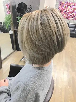 ショート カラー 池田 景子のヘアスタイル
