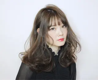 セミロング カラー パーマ ヘアアレンジ トレンドヘア🩶 艶髪🩶yoshiのヘアスタイル