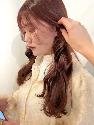 ミディアム カラー 成岡 愛美のヘアスタイル