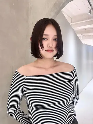 ミディアム 切りっぱなしボブ/ 艶カラー/綾莉のヘアスタイル