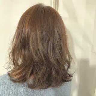 ミディアム カラー 加藤 綾華のヘアスタイル