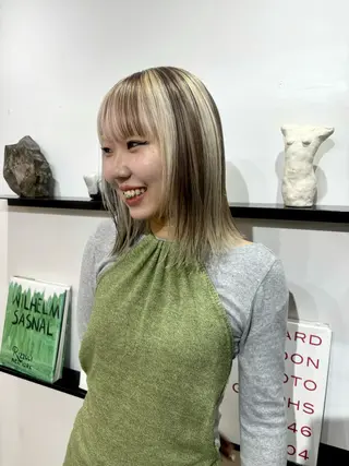 ミディアム Hana/ハイトーン /レイヤーカットのヘアスタイル