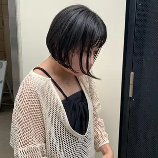 ミディアム SAKINO． ベージュカラーのヘアスタイル
