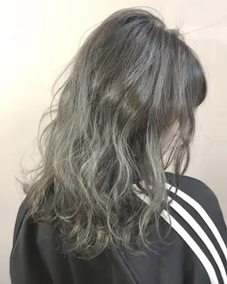 ミディアム カラー 店長 小池アキトのヘアスタイル