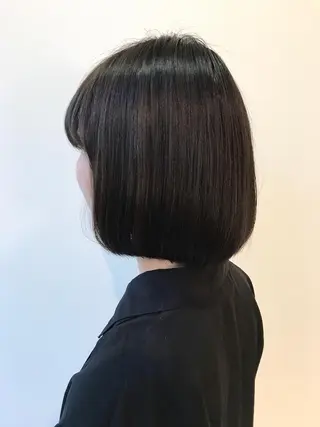 ショート カラー 岡本 智次のヘアスタイル