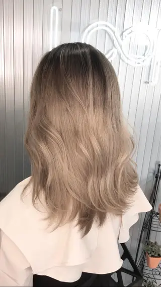 ミディアム カラー LOOP hairのヘアスタイル