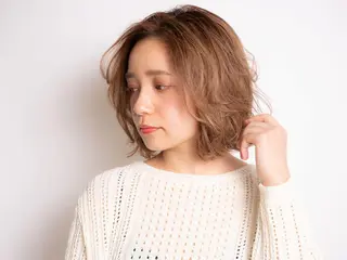 ミディアム カラー 似合わせ/透明感カラ ー/QUATRO谷口のヘアスタイル