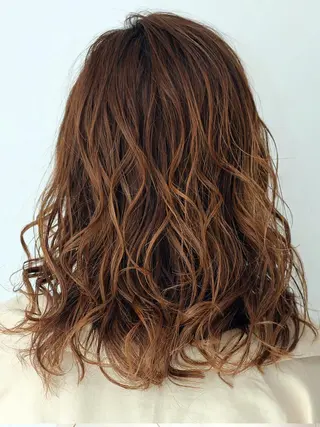 セミロング カラー パーマ 倉橋 俊輔のヘアスタイル