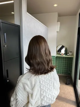 ミディアム 本木下朋花/髪質 改善×ダブルカラーのヘアスタイル