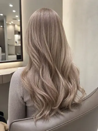 ロング カラー ハイトーン Arphyのヘアスタイル