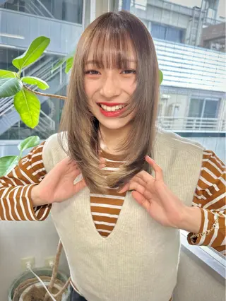 セミロング カラー レイヤーカット🪄 耳ツボ🎀Ayumiのヘアスタイル