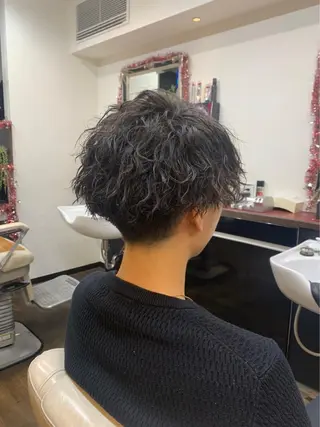 ショート パーマ メンズ 二本木 秀成のヘアスタイル