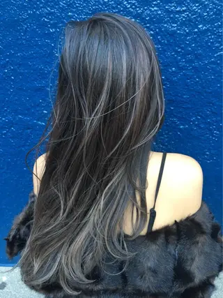 ロング カラー 白髪ぼかし×デザイン 🕊️🫧ホウジョウのヘアスタイル