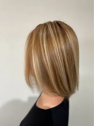 ミディアム Re room. 女性スタイリストのヘアスタイル