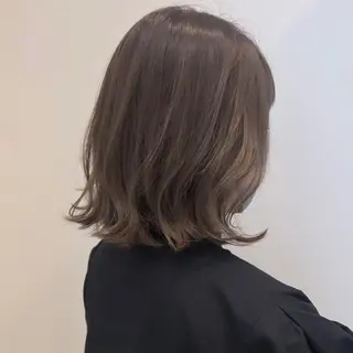 ミディアム カラー 🦭era shiori🦭のヘアスタイル