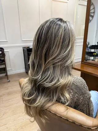 セミロング CIEL所属・バレイヤージュ⭐️ 栄/舩木裕矢のヘアスタイル