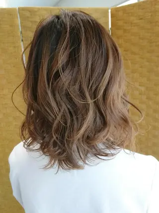 カラー スマイリーヘアビーチ  のヘアスタイル