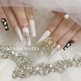 ネイル KUMI💛 MADIAのネイルデザイン