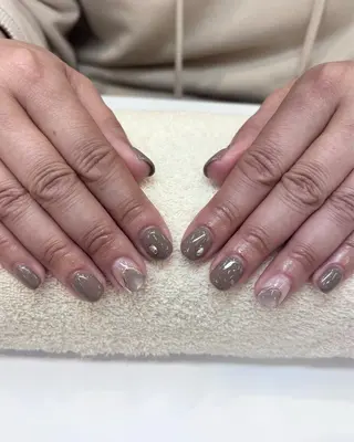 ネイル 宮崎 柊色のネイルデザイン