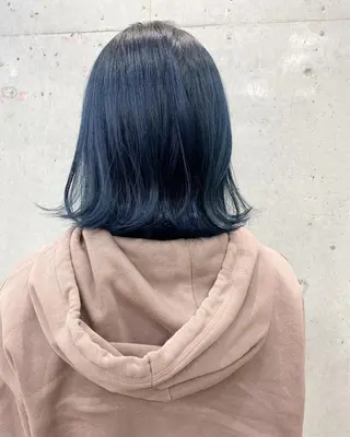 ミディアム カラー オリーブ/アッシュ やわらか透明感カラーのヘアスタイル