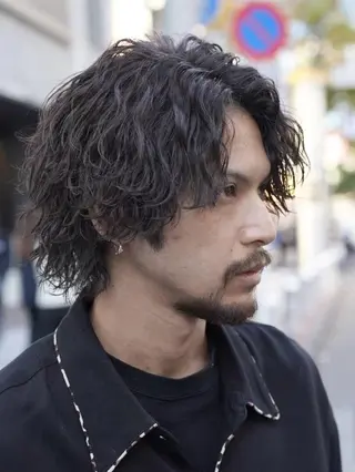 ミディアム パーマ メンズ fifth原宿 宮部蓮のヘアスタイル