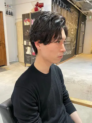ショート パーマ メンズ 俵 知広のヘアスタイル