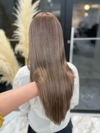 カラー Hiroka / NANAのヘアスタイル