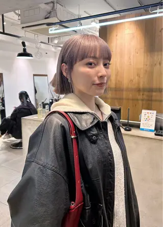 ショート カラー ハイトーンボブ 前田 表参道 グレージュのヘアスタイル