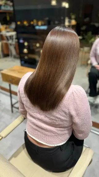 セミロング esse大阪茶屋町店所属・レイヤーカット 新井田陽寿のヘアスタイル