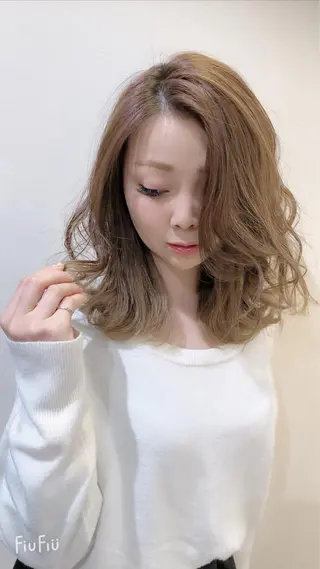 ミディアム カラー 福森 みずきのヘアスタイル